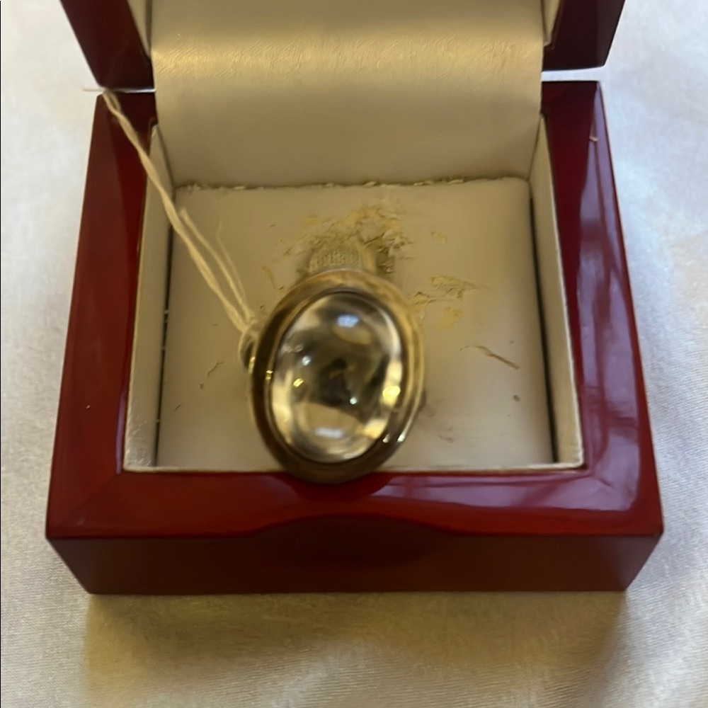 Sophisticated Silver Ring with Oval Design